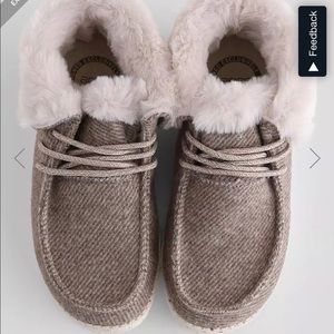 Hey dude shoes size 6